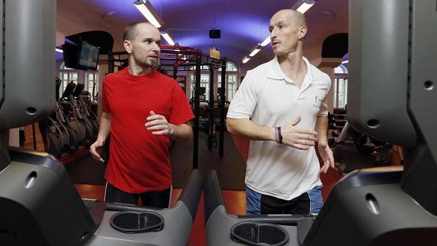 Tak to začalo. Trenér René Kujan (vlevo), trénovaný Libor Kalous (foceno v Jatomi fitness) Tak to začalo. Trenér René Kujan (vlevo), trénovaný Libor Kalous (foceno v Jatomi fitness)