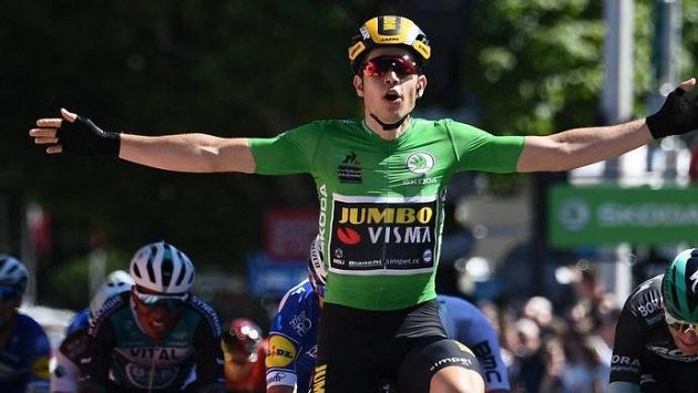 Wout van Aert se na závodě Critérium du Dauphiné radoval druhý den po sobě z výhry. Wout van Aert se na závodě Critérium du Dauphiné radoval druhý den po sobě z výhry.