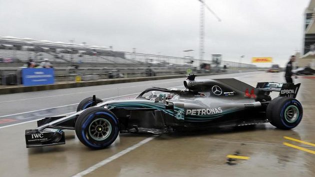 Lewis Hamilton s mercedesem při tréninku v Austinu. Lewis Hamilton s mercedesem při tréninku v Austinu.