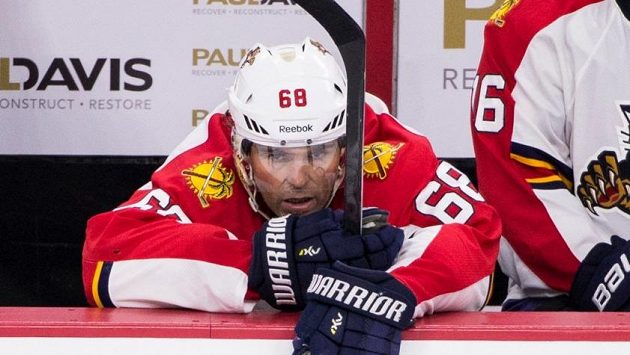 Jaromír Jágr sice střílí góly, ale jeho Florida v NHL potřetí v řadě prohrála. Jaromír Jágr sice střílí góly, ale jeho Florida v NHL potřetí v řadě prohrála.