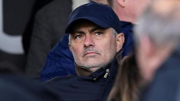 Fotbalový manažer Jose Mourinho je momentálně bez angažmá. Fotbalový manažer Jose Mourinho je momentálně bez angažmá.