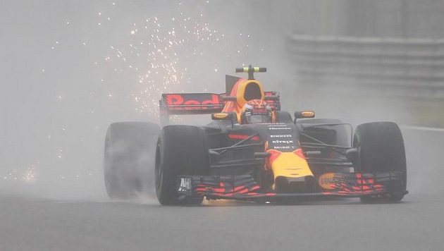 Nizozemský pilot Max Verstappen ze stáje Red Bull při tréninku na Velkou cenu Číny. Nizozemský pilot Max Verstappen ze stáje Red Bull při tréninku na Velkou cenu Číny.