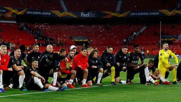 Fotbalisté Slavie po remíze v Seville. Fotbalisté Slavie po remíze v Seville.