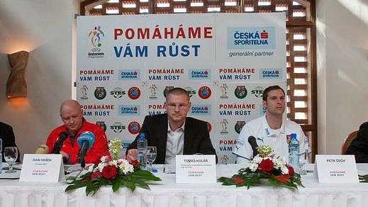 Fotbalové dny „Pomáháme vám růst“ začínají. Fotbalové dny „Pomáháme vám růst“ začínají.