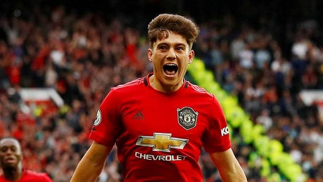 Velšský fotbalista Daniel James se raduje z premiérové trefy v Premier League. Velšský fotbalista Daniel James se raduje z premiérové trefy v Premier League.