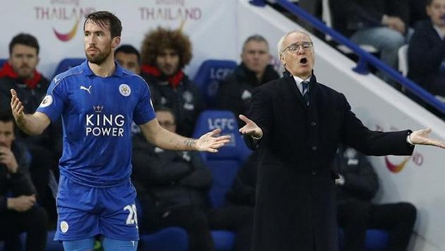 Manažer Leicesteru City Claudio Ranieri je po bídných výsledcích týmu v ohrožení. Zkusil tým nastartovat změnou jídelníčku. Hráčům podle anglických médií těstoviny moc nevoní, raději by jedli v kabině burgery Manažer Leicesteru City Claudio Ranieri je po bídných výsledcích týmu v ohrožení. Zkusil tým nastartovat změnou jídelníčku. Hráčům podle anglických médií těstoviny moc nevoní, raději by jedli v kabině burgery