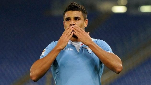 Brazilský záložník Ederson Campos z Flamenga musí na operaci nádoru na varleti. Brazilský záložník Ederson Campos z Flamenga musí na operaci nádoru na varleti.