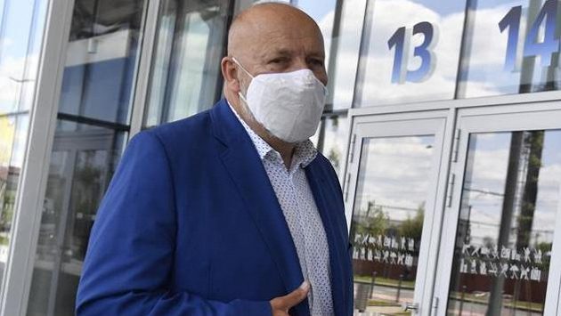 Prezident příbramského fotbalového klubu Jaroslav Starka přichází na jednání ligového grémia Ligové fotbalové asociace Prezident příbramského fotbalového klubu Jaroslav Starka přichází na jednání ligového grémia Ligové fotbalové asociace