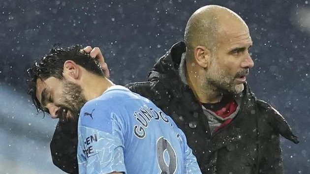 Fotbalisté Manchesteru City kvůli dalším případům nákazy koronavirem proti Evertonu nenastoupil (ilustrační foto) Fotbalisté Manchesteru City kvůli dalším případům nákazy koronavirem proti Evertonu nenastoupil (ilustrační foto)