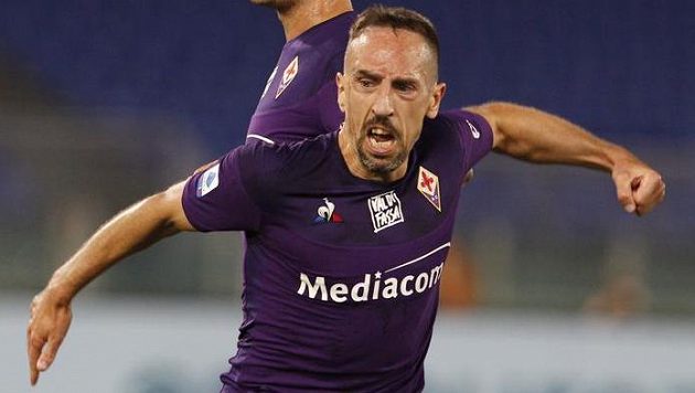 Franck Ribéry slaví gól, za ním Pol Lirola. Franck Ribéry slaví gól, za ním Pol Lirola.