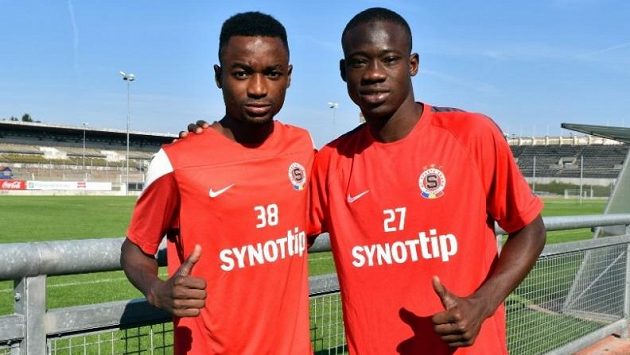 Sparta má další dva hráče z Pobřeží slonoviny. Zleva Baba Lamine Traoré a Youssouf Dao Sparta má další dva hráče z Pobřeží slonoviny. Zleva Baba Lamine Traoré a Youssouf Dao