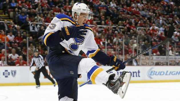 Dmitrij Jaškin ze St. Louis jásá po gólu proti Detroitu. Dmitrij Jaškin ze St. Louis jásá po gólu proti Detroitu.