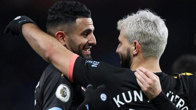 Třemi góly se blýskl Sergio Agüero (vpravo), dva góly dal Rijád Mahriz. Třemi góly se blýskl Sergio Agüero (vpravo), dva góly dal Rijád Mahriz.