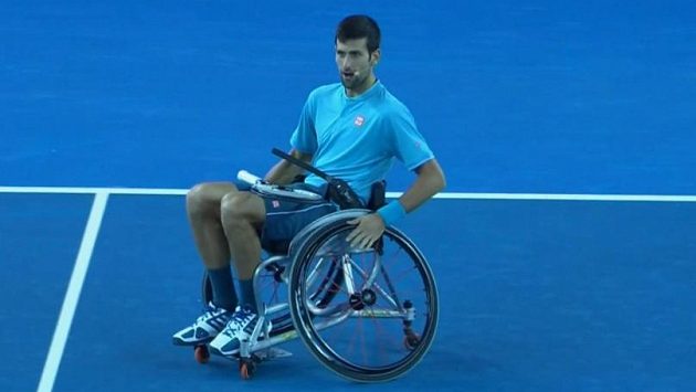 Novak Djokovič při exhibici v Melbourne. Novak Djokovič při exhibici v Melbourne.