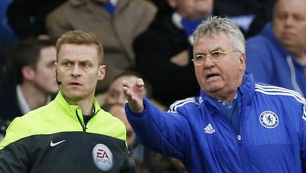 Guus Hiddink už zřejmě s Patem nepočítá. Guus Hiddink už zřejmě s Patem nepočítá.