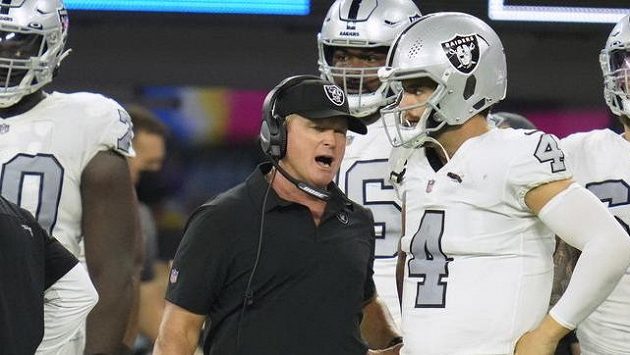 Zkušený trenér amerického fotbalu Jon Gruden. Zkušený trenér amerického fotbalu Jon Gruden.