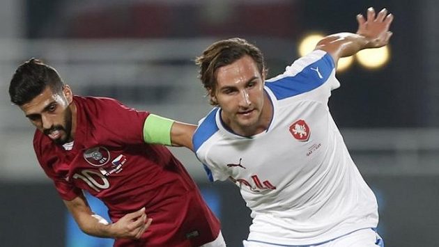 Stefan Simič (vpravo) v utkání s Katarem. Stefan Simič (vpravo) v utkání s Katarem.