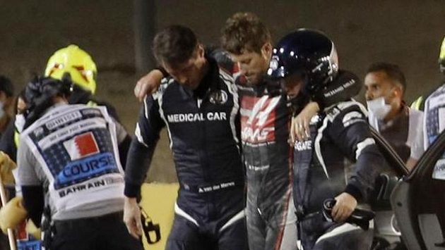 Velká cena Bahrajnu formule 1 byla krátce po startu přerušena po hrozivé nehodě Romaina Grosjeana Velká cena Bahrajnu formule 1 byla krátce po startu přerušena po hrozivé nehodě Romaina Grosjeana