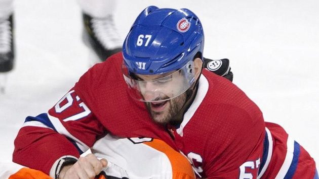 Max Pacioretty (67) z Montrealu a Shayne Gostisbehere (53) z Philadelphie. Max Pacioretty (67) z Montrealu a Shayne Gostisbehere (53) z Philadelphie.