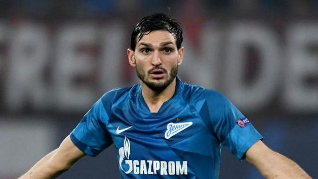 Fotbalista Zenitu Petrohrad Magomed Ozdojev během 3. kola základní části Ligy mistrů. Fotbalista Zenitu Petrohrad Magomed Ozdojev během 3. kola základní části Ligy mistrů.