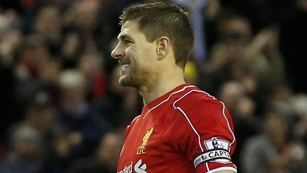Kapitán Liverpoolu Steven Gerrard se po sezóně zřejmě vydá do zámořské MLS. Kapitán Liverpoolu Steven Gerrard se po sezóně zřejmě vydá do zámořské MLS.