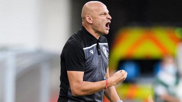 Trenér Viktorie Plzeň Adrian Guľa během utkání 1. kola Fortuna ligy s Opavou. Trenér Viktorie Plzeň Adrian Guľa během utkání 1. kola Fortuna ligy s Opavou.