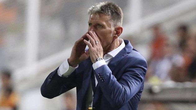 Trenér sešívaných Jaroslav Šilhavý uděluje pokyny svým svěřencům. Trenér sešívaných Jaroslav Šilhavý uděluje pokyny svým svěřencům.