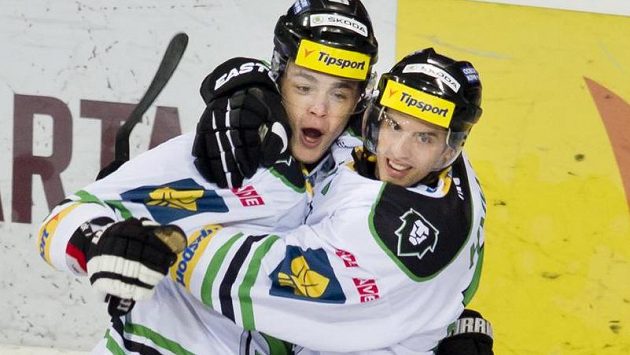Střelec prvního gólu Mladé Boleslavi Radan Lenc (vlevo) se raduje se svým spoluhráčem Tomášem Hykou. Střelec prvního gólu Mladé Boleslavi Radan Lenc (vlevo) se raduje se svým spoluhráčem Tomášem Hykou.