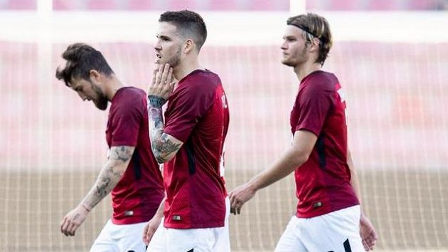 Zklamaní fotbalisté Sparty zleva Lukáš Vácha, Mihailo Ristič a Matěj Pulkrab po porážce s Lubinem Zklamaní fotbalisté Sparty zleva Lukáš Vácha, Mihailo Ristič a Matěj Pulkrab po porážce s Lubinem