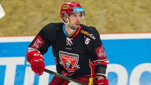 Slovinský hokejový obránce Blaž Gregorc mění Hradec Králové za pražskou Spartu. Slovinský hokejový obránce Blaž Gregorc mění Hradec Králové za pražskou Spartu.