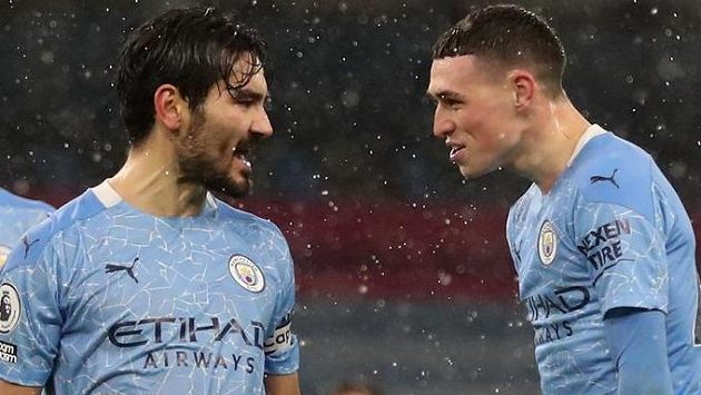 Fotbalisté Manchesteru City se radují z branky Fotbalisté Manchesteru City se radují z branky