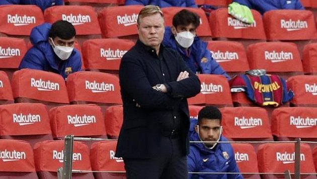 Kouč Barcelony Ronald Koeman během utkání s Granadou. Kouč Barcelony Ronald Koeman během utkání s Granadou.