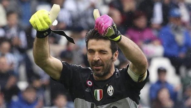 Gianluigi Buffon jistí z branky ideální jedenáctku historie evropských fotbalových šampionátů. Gianluigi Buffon jistí z branky ideální jedenáctku historie evropských fotbalových šampionátů.