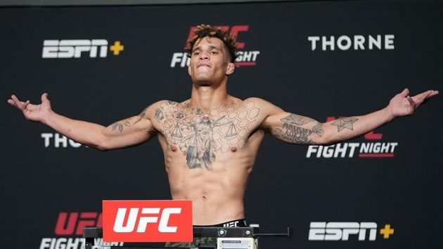 Americký bojovník organizace UFC Jordan Williams. Americký bojovník organizace UFC Jordan Williams.