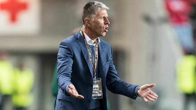 Trenér Jaroslav Šilhavý ví, že až duel s Astanou vynese resumé, jaký byl slávistický podzim. Trenér Jaroslav Šilhavý ví, že až duel s Astanou vynese resumé, jaký byl slávistický podzim.