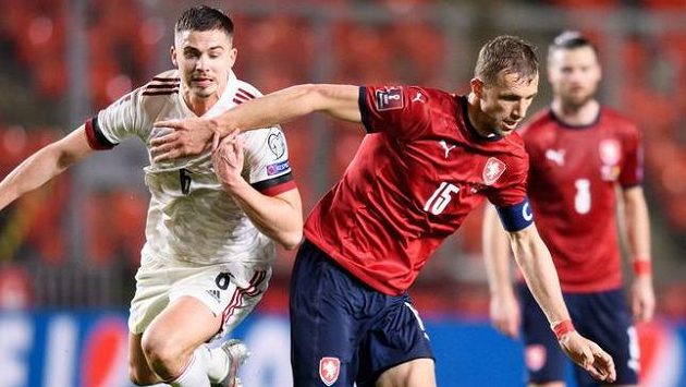 Leander Dendoncker z Belgie a český záložník Tomáš Souček během utkání v Praze. Leander Dendoncker z Belgie a český záložník Tomáš Souček během utkání v Praze.