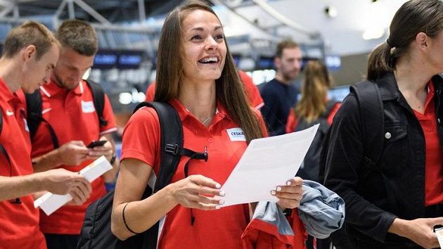 Tereza Petržilková při odletu na atletické MS do katarského Dauhá. Tereza Petržilková při odletu na atletické MS do katarského Dauhá.