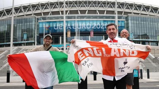 Bitva o Wembley vzplane pod italským a anglickým praporem... Bitva o Wembley vzplane pod italským a anglickým praporem...