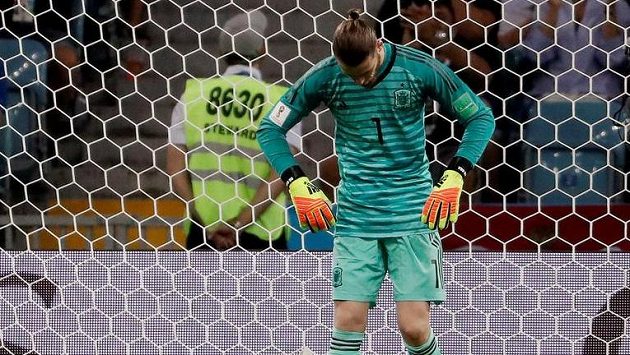 Španělský gólman David De Gea po chybě, která vedla k druhému gólu Portugalců. Španělský gólman David De Gea po chybě, která vedla k druhému gólu Portugalců.