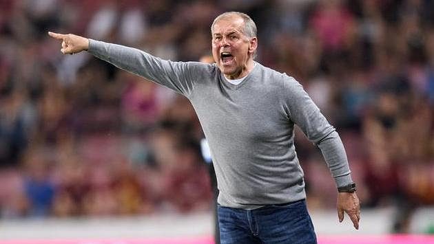 Jablonecký trenér Petr Rada během utkání na Spartě. Jablonecký trenér Petr Rada během utkání na Spartě.