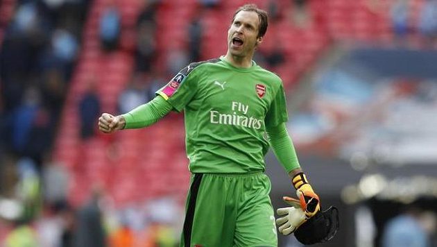 Brankář Arsenalu Petr Čech si užívá postup do finále FA Cupu, sám ale tvrdí, že k euforii mají Kanonýři daleko. Podle Čecha musí Arsenal do konce sezóny už jen vyhrávat. Brankář Arsenalu Petr Čech si užívá postup do finále FA Cupu, sám ale tvrdí, že k euforii mají Kanonýři daleko. Podle Čecha musí Arsenal do konce sezóny už jen vyhrávat.