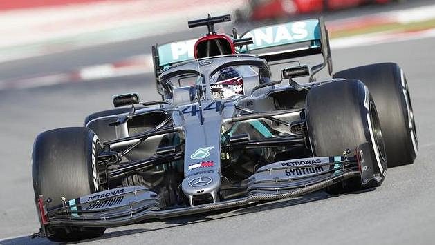 V úvodních testech formule 1 na novou sezonu byl nejrychlejší britský obhájce titulu Lewis Hamilton V úvodních testech formule 1 na novou sezonu byl nejrychlejší britský obhájce titulu Lewis Hamilton