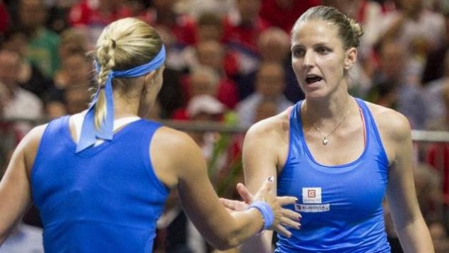 Karolína Plíšková (vpravo) a Lucie Hradecká ve Švýcarsku rozhodly! Karolína Plíšková (vpravo) a Lucie Hradecká ve Švýcarsku rozhodly!