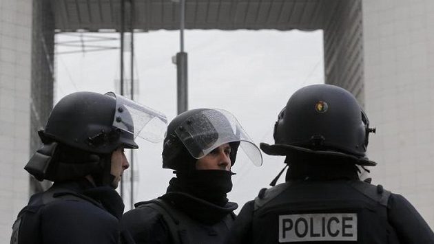 Francouzští policisté v Paříži. Ilustrační snímek. Francouzští policisté v Paříži. Ilustrační snímek.
