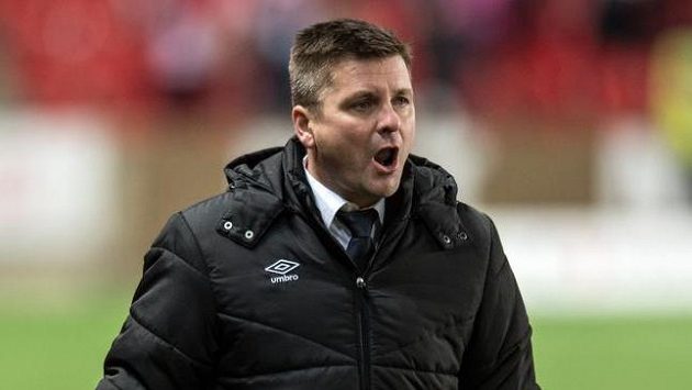 Trenér Slavie Praha Dušan Uhrin během utkání s Příbramí. Trenér Slavie Praha Dušan Uhrin během utkání s Příbramí.