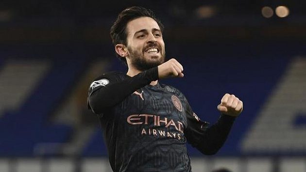 Bernardo Silva z Manchesteru City oslavuje gól proti Evertonu. Bernardo Silva z Manchesteru City oslavuje gól proti Evertonu.