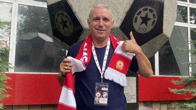 Legendární kanonýr Christo Stoičkov si nemohl nechat odvetu s Plzní utéct. Legendární kanonýr Christo Stoičkov si nemohl nechat odvetu s Plzní utéct.