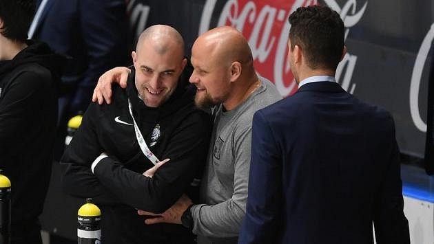 Kustodi hokejové reprezentace Petr Šulan (vlevo) a Zdeněk Šmíd na mistrovství světa 2019 v Bratislavě. Kustodi hokejové reprezentace Petr Šulan (vlevo) a Zdeněk Šmíd na mistrovství světa 2019 v Bratislavě.