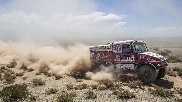 Aleš Loprais uhání s kamiónem Tatra při Rallye Dakar. Aleš Loprais uhání s kamiónem Tatra při Rallye Dakar.