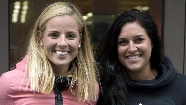 Vlevo Markéta Sluková a její plážová spoluhráčka Barbora Hermannová. Vlevo Markéta Sluková a její plážová spoluhráčka Barbora Hermannová.
